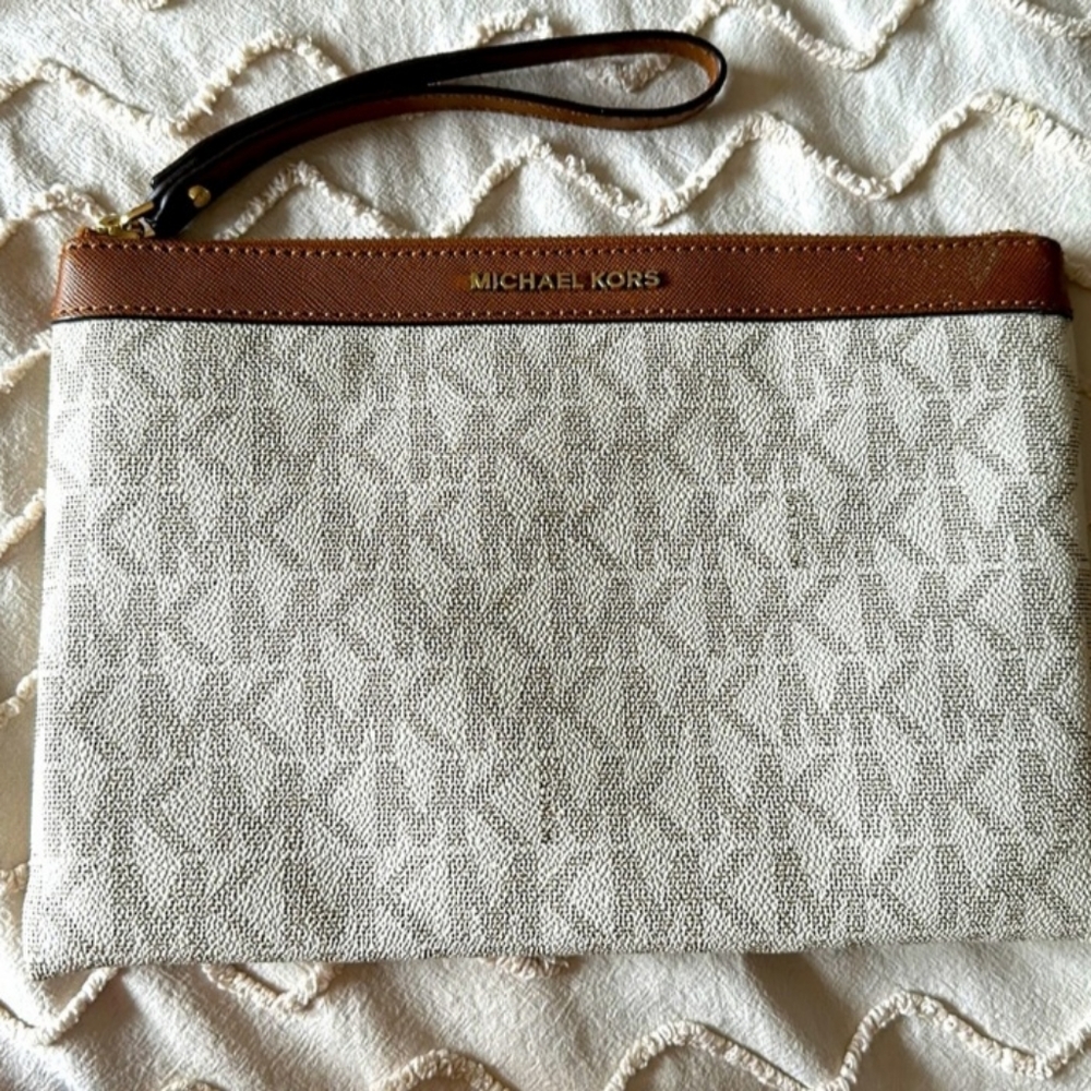Vintage Michael Kors signature monogram logo leather white wristlet - Picture 4 of 16